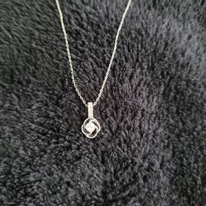 18K White Gold Necklace with Diamonds